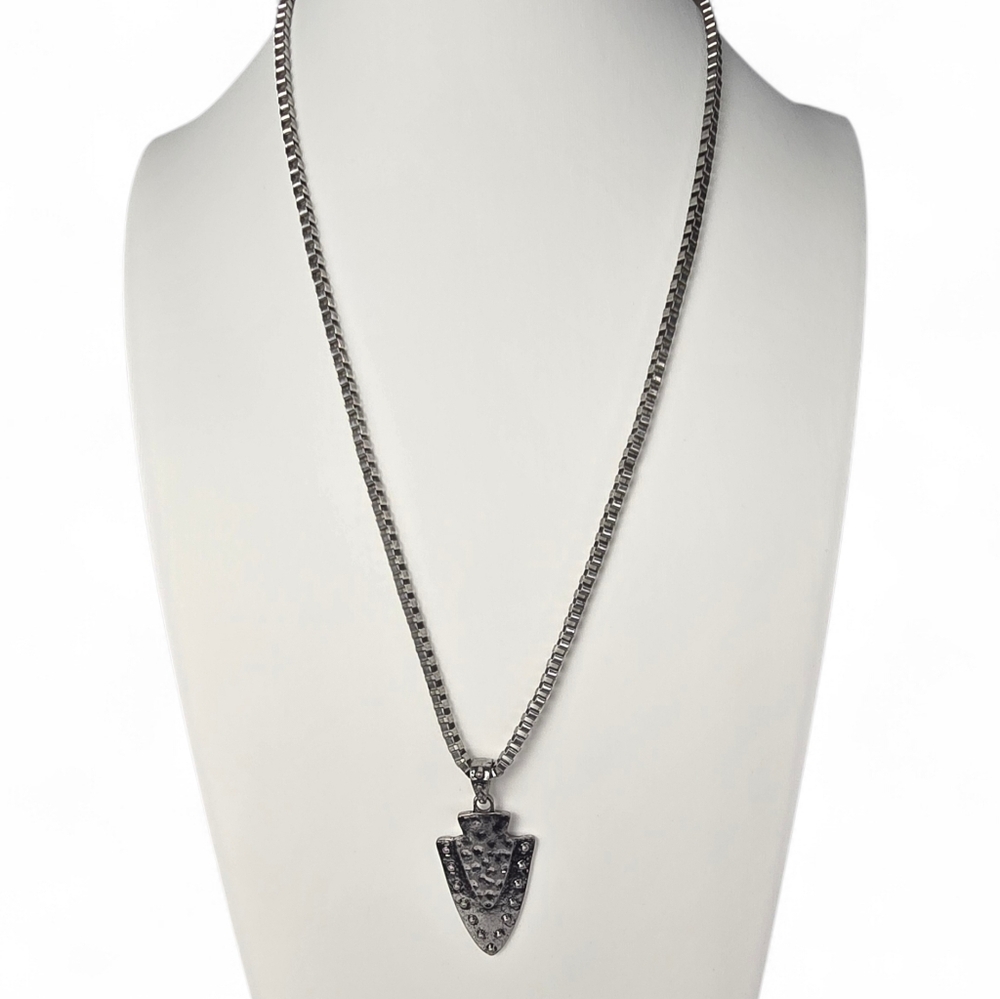 Justin Boots Arrowhead Hammered Silver Pendant Necklace‎